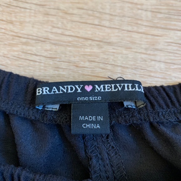 LIKE NEW BRANDY MELVILLE BLACK SKIRT - Picture 2 of 4